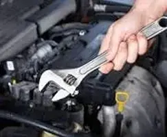 Automehanicar u radu